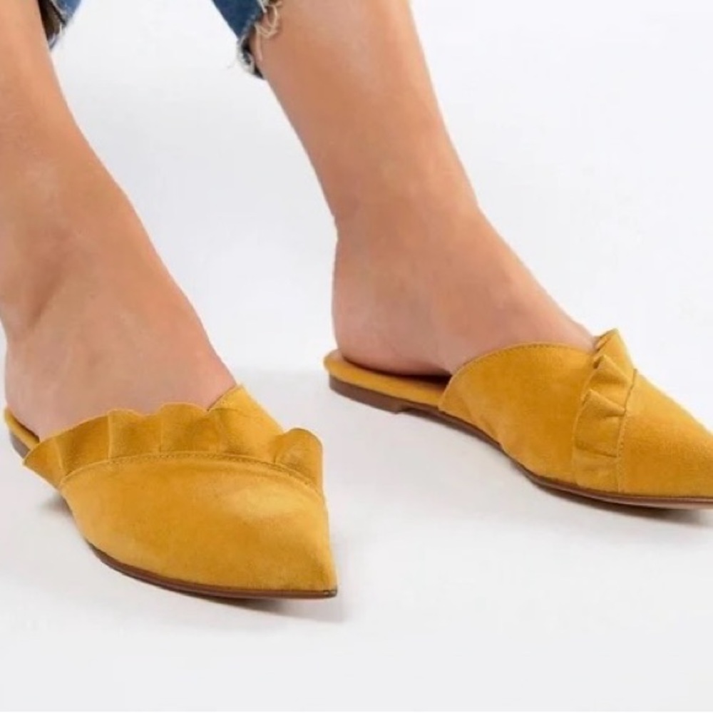 Zara Sz 9 Trafaluc Women’s Mustard Yellow Suede Ruffle Flat Mules